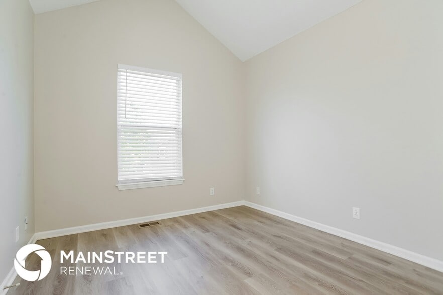 Building Photo - 1001 E Madelyn Dr