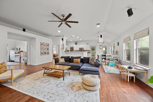 Building Photo - 15609 Royal Dublin Dr