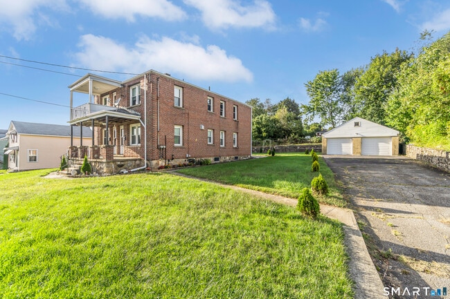 Building Photo - 24 Pilgrim Ave