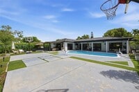 Building Photo - 9935 Ramblewood Dr