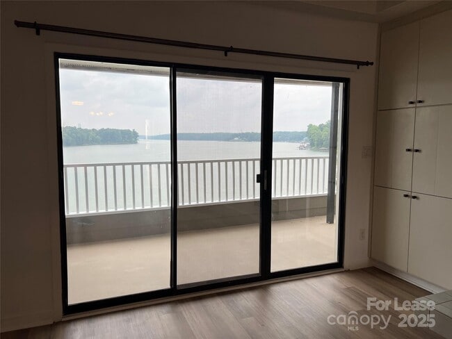 Building Photo - 9816 Emerald Point Dr