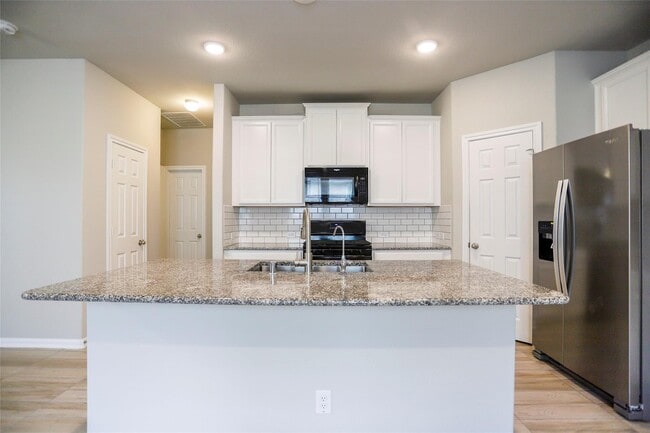 Building Photo - 26046 Quiet Field Ct