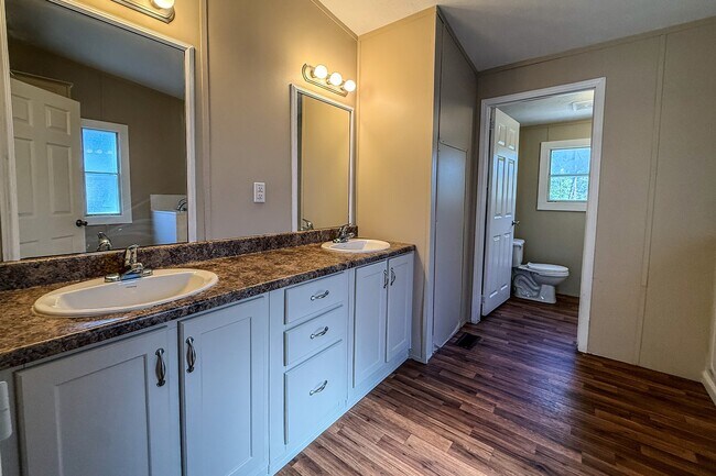 Building Photo - 51 Murphy Farm Rd