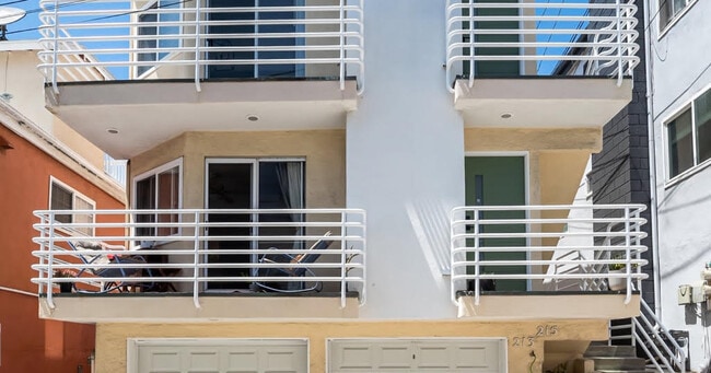 Building Photo - 213 Moonstone St