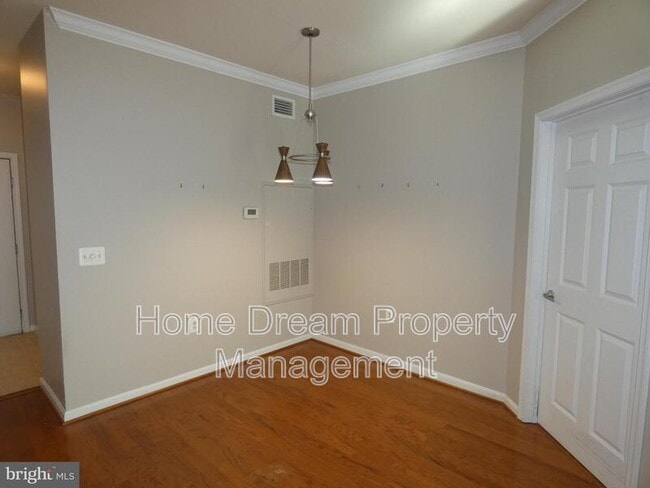 Building Photo - 2465 Army Navy Dr