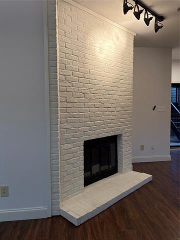 Building Photo - 1720 NE Green Oaks Blvd