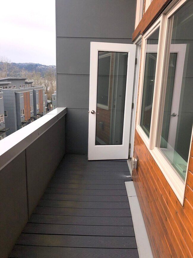Building Photo - 3bd/2.25ba Issaquah Townhome