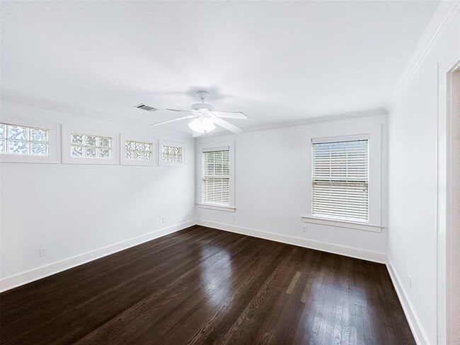 Building Photo - 2415 Durwood St