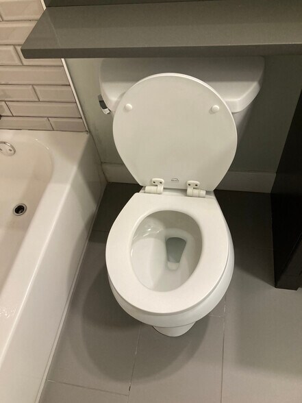 Building Photo - 696 Elm Pl