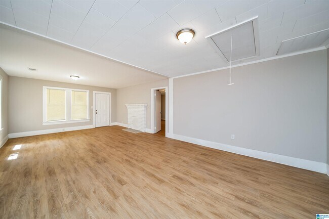 Building Photo - 806 Magnolia Dr NW