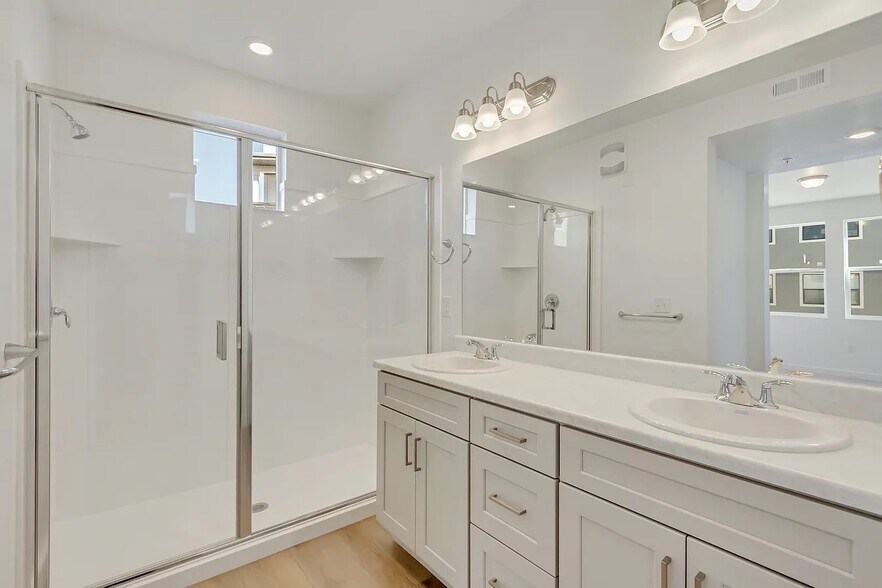 Master Bathroom - 8355 S Sky Mirror Ln