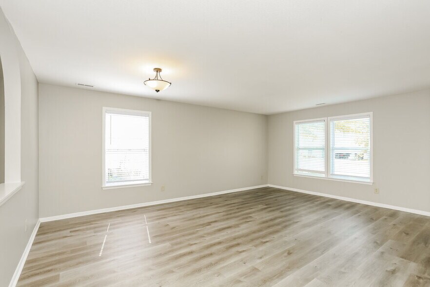 Building Photo - 10718 Pavilion Dr