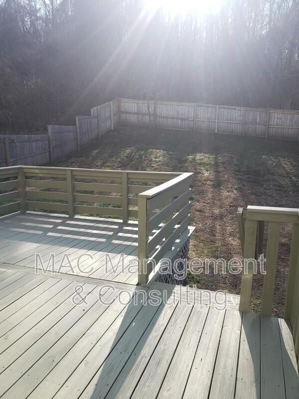 Building Photo - 1028 Nottingham Dr