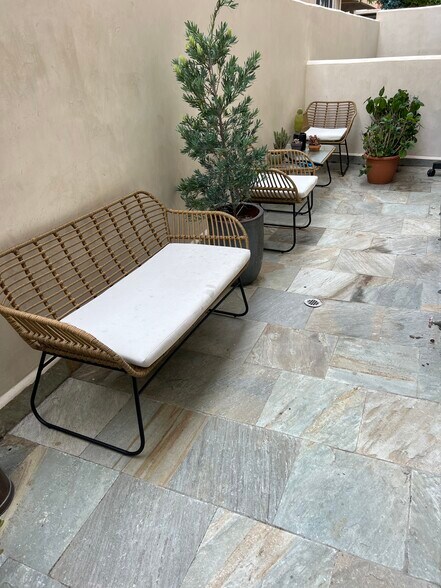 Building Photo - 1027 10th St