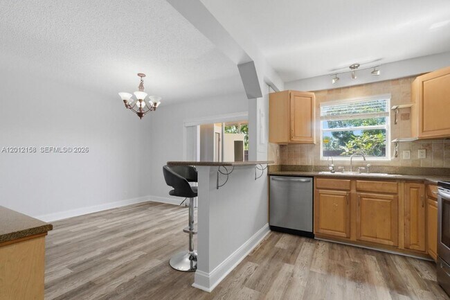 Building Photo - 6656 SW 41st St