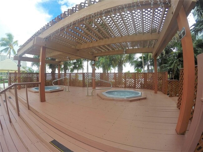 Building Photo - 801 Brickell Bay Dr