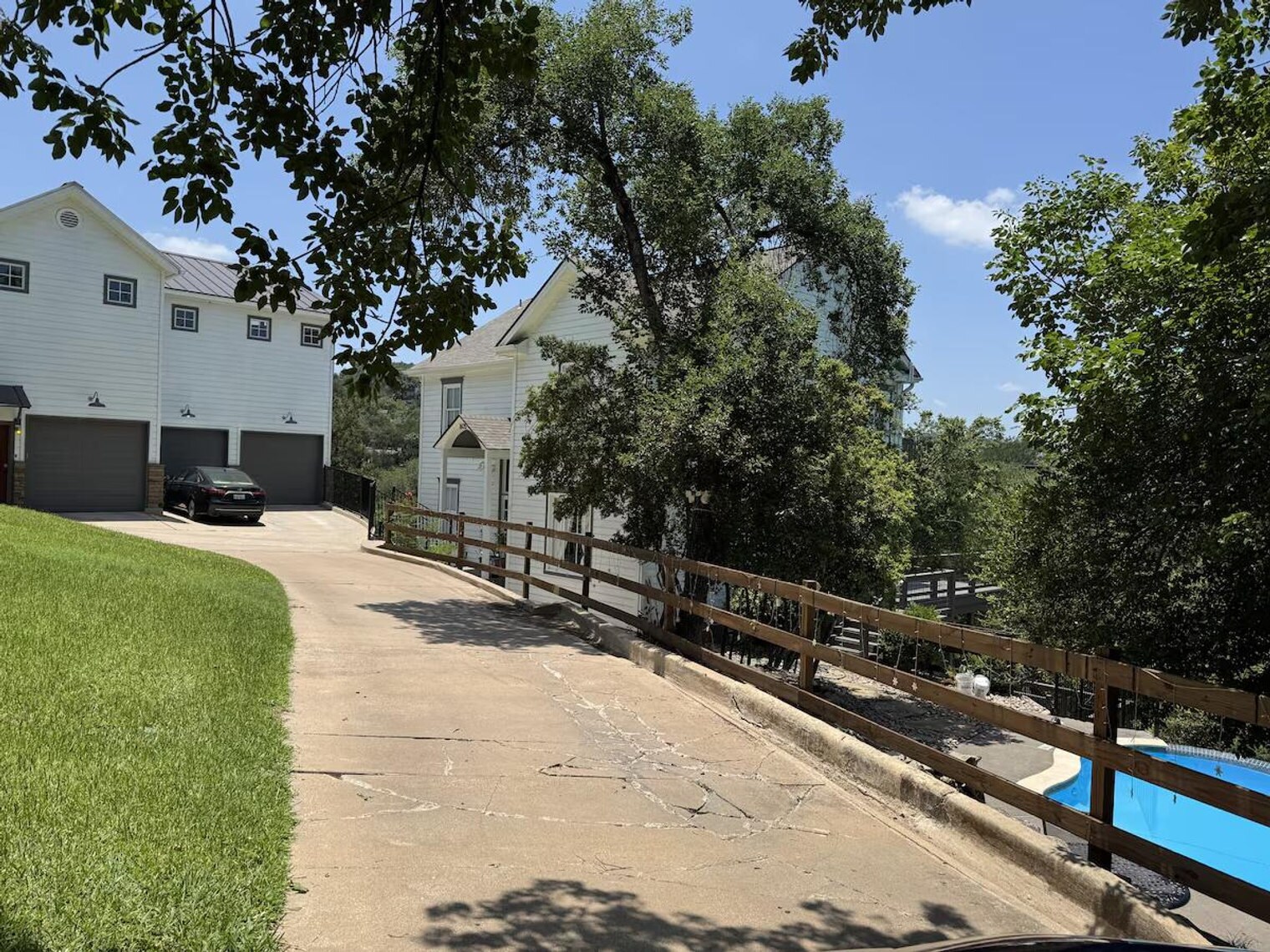 Building Photo - 805 The High Rd