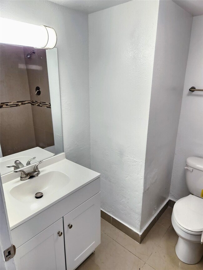 Building Photo - 9001 SW 77th Ave