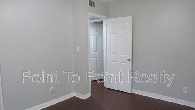 Building Photo - 1647 Dibble Cir W