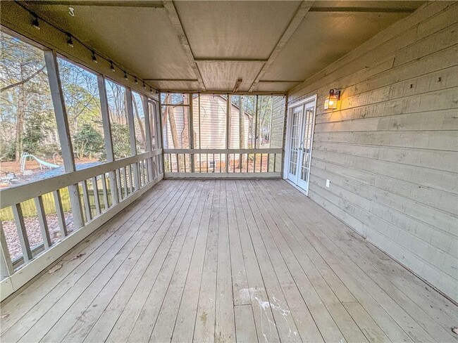 Building Photo - 1543 Hillhaven Dr