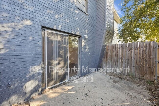 Building Photo - 8109 Silver Creek Rd