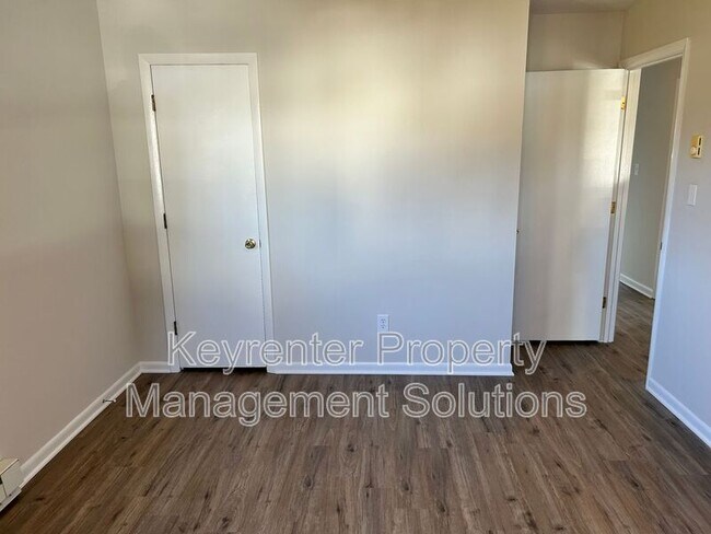 Building Photo - 26 Whiteoak Cir