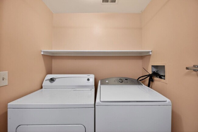 Building Photo - 1537 Bryan Ct