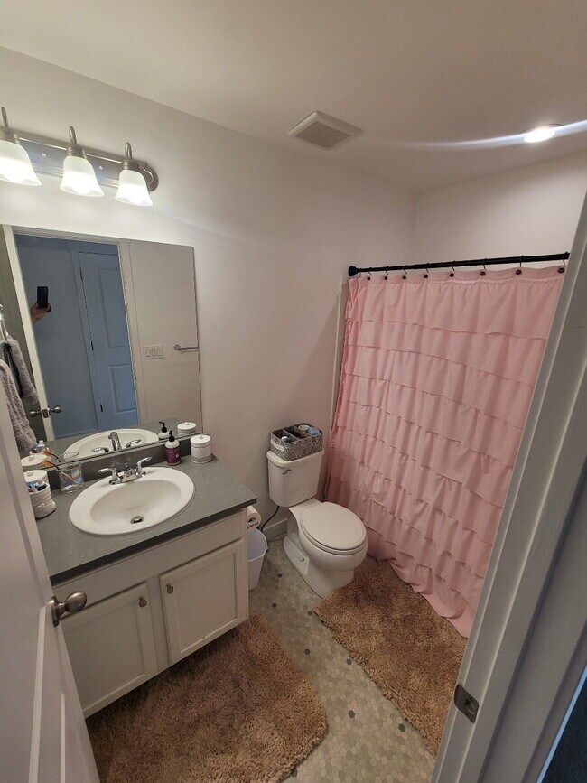 Building Photo - "Spacious 4-Bed Townhouse with Scenic View...