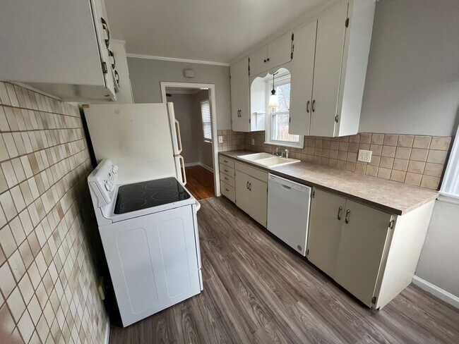 Building Photo - 3 Bedroom / 2 Bath Home! | Omaha, Ne