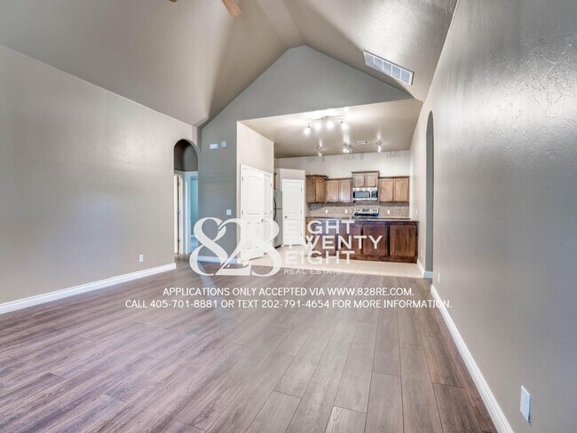 Building Photo - NEW TO THE MARKET!  Spacious 4 Bed/2 Bath Near very Close to Campus!!