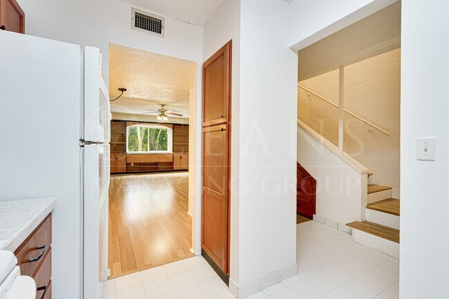 Building Photo - Centrally Located Beachside Condo in Ormond