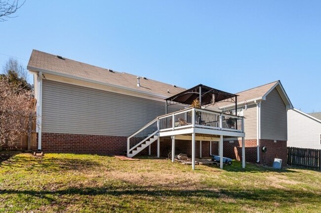 Building Photo - Sought after Williamson County Home 3/2 wi...