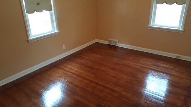 Building Photo - 4214 Verona Rd