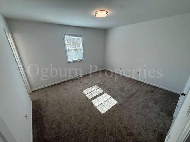 Building Photo - 1688 Guilford Dr