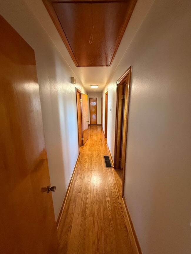 Building Photo - 3 Bed/1/5 Bath House with Carport  *Lawncare included in rent*