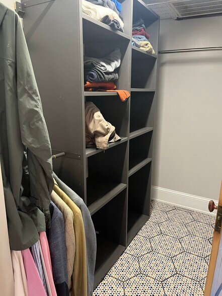 closet - 4210 Langland St
