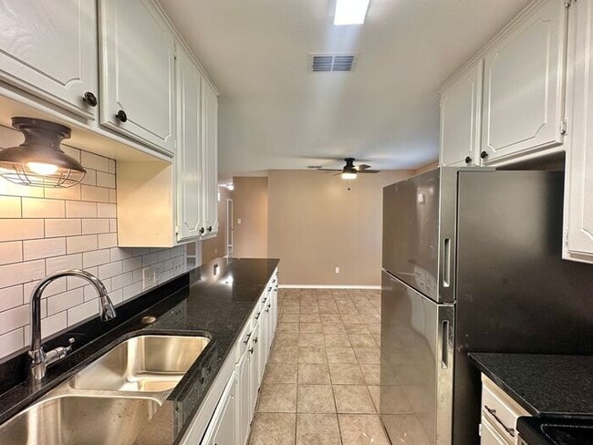 Building Photo - Available Now! Newly Updated 3/2 in Flint!