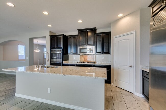 Building Photo - Beautiful Next-Gen Home with Private Entry Suite & Spacious Backyard * MOVE IN SPECIAL*