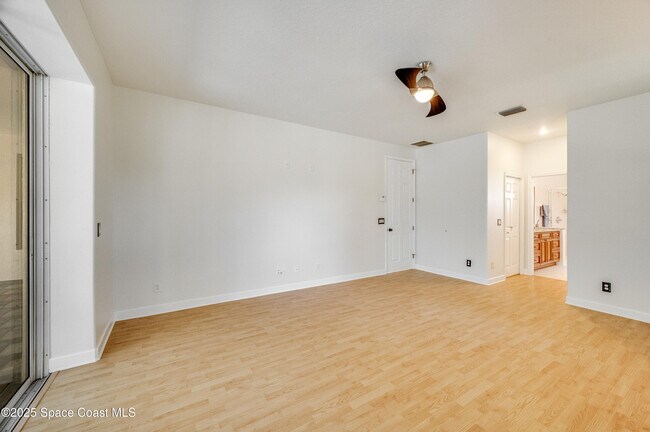 Building Photo - 129 Signature Dr