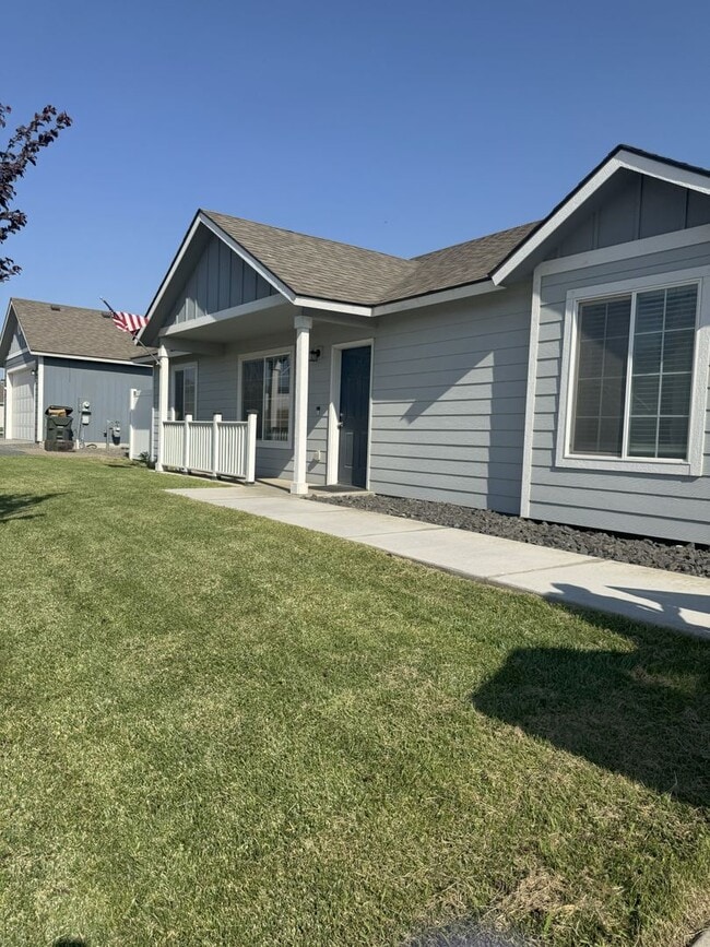 Building Photo - Orchard Terrace Umatilla