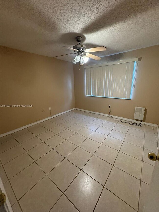 Building Photo - 5040 Terrace Palms Cir