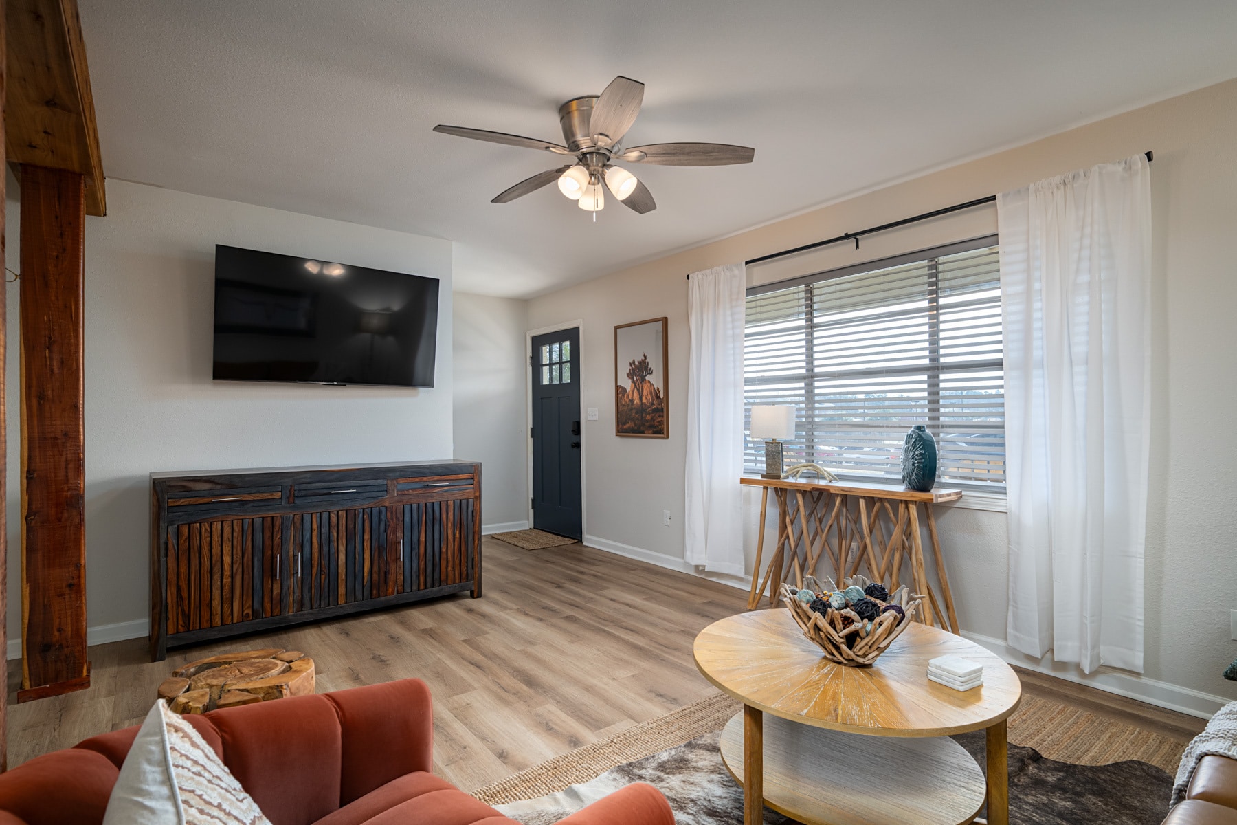 Building Photo - 1528 E Devine St