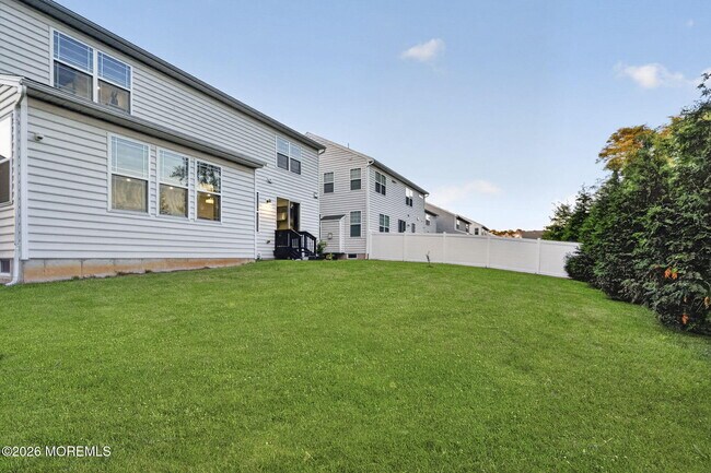 Building Photo - 319 Tulip Ct
