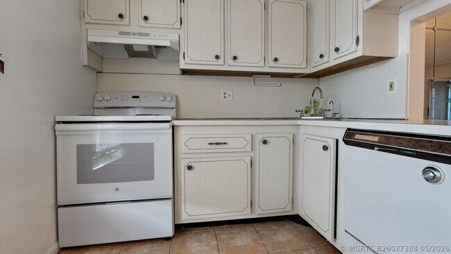 Building Photo - 5890 NW 64th Ave