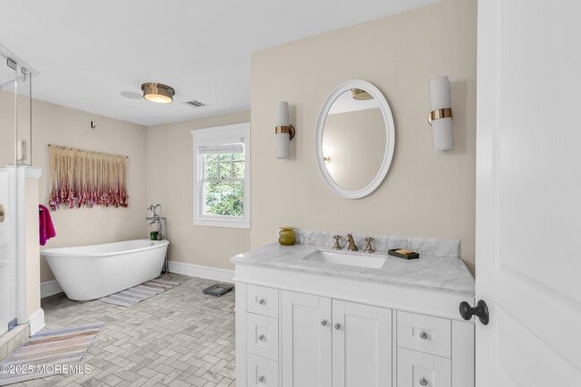 Building Photo - 1 Lennox Ave