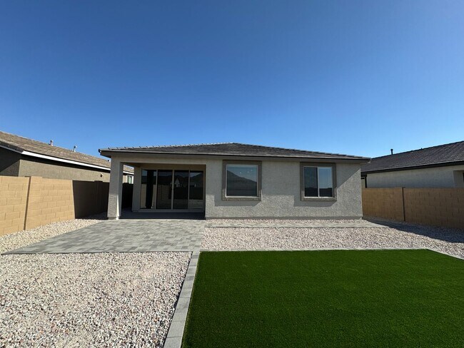 Building Photo - 3 bed 2.5 bath brand new home