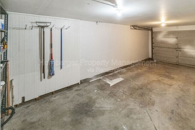 Building Photo - 2618 S Blake Rd