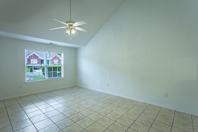Building Photo - 3 Bedroom 3 Bath Townhouse