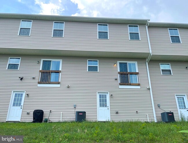 Building Photo - 46350 Sandbar Ln