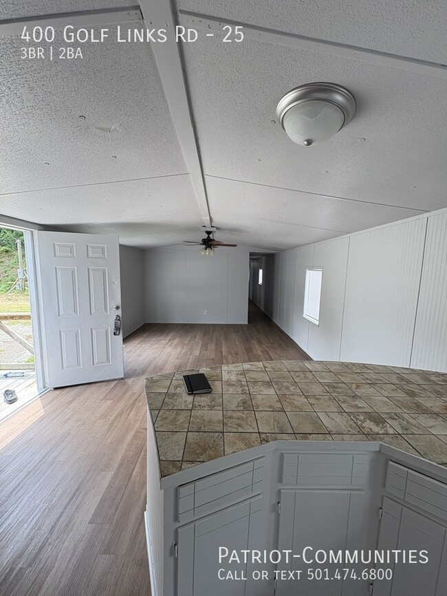 Building Photo - 400 Golf Links Rd